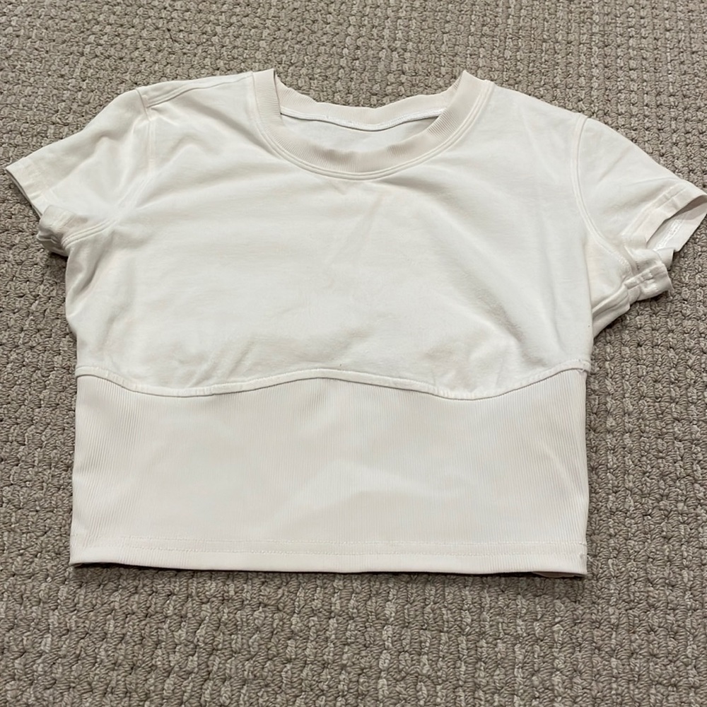 Lululemon white crop tight shirt size 2